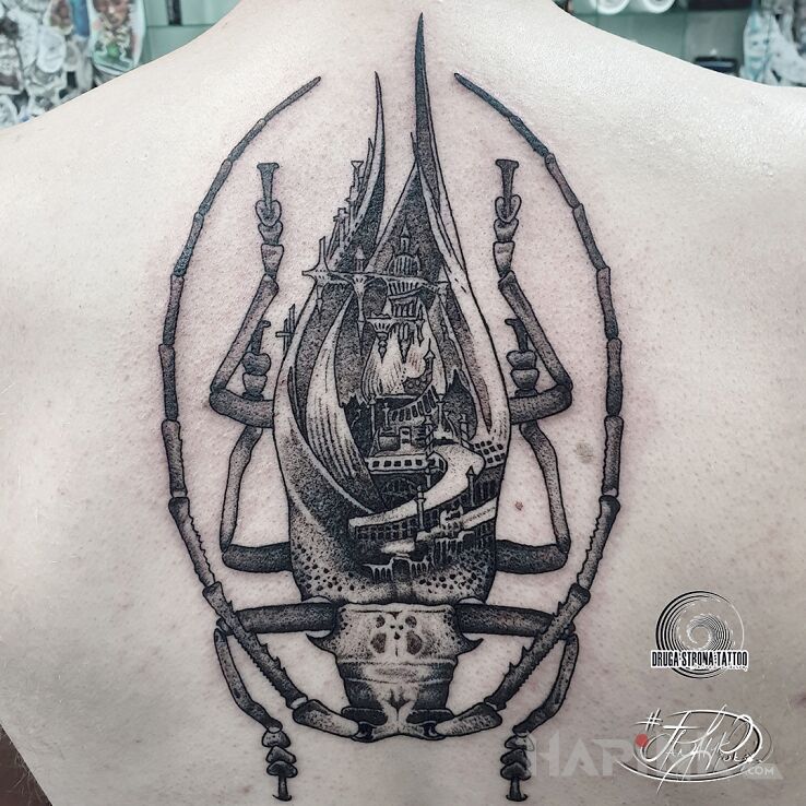 Tattoo Żuk - zwierzę mocy. Miasto na odwłoku. in insects motif and graphic / illustrative style on the back