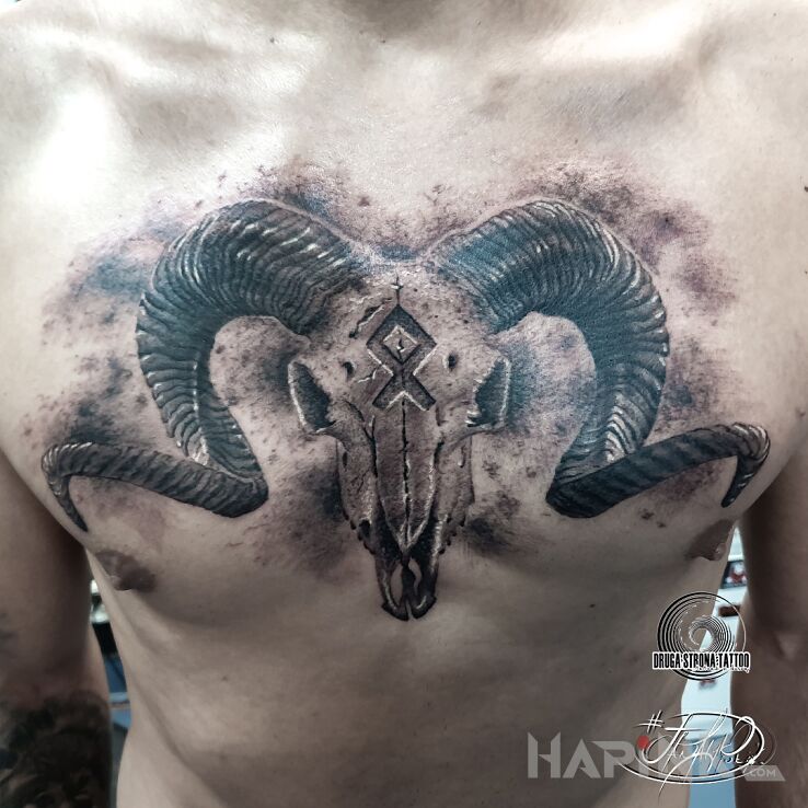 Tattoo Runiczna czaszka rogatej istoty :D in 3D motif and realistic style on the chest