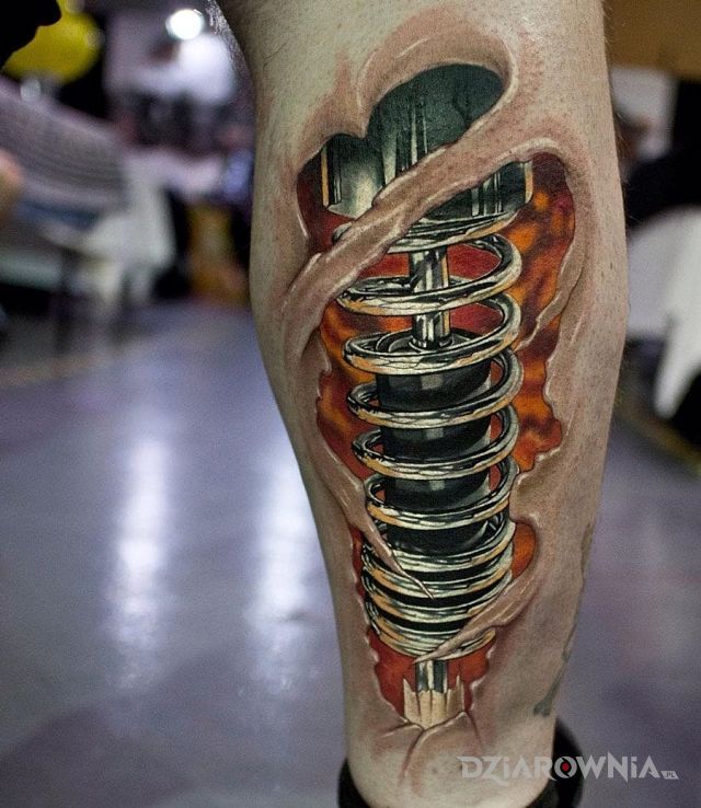 Tatuaż resory w motywie 3D i stylu realistyczne na łydce