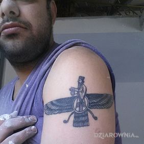 Tatuaż Hinduski bóg wiatru;) na ramieniu motyw: religijne