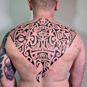 Tatuaż Tahiti tatuaż Polinezyjski na plecach motyw: pozostałe styl: polinezyjskie