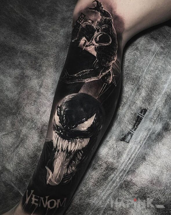 Tattoo Piękniutki venomek in black and gray motif and realistic style on the calf