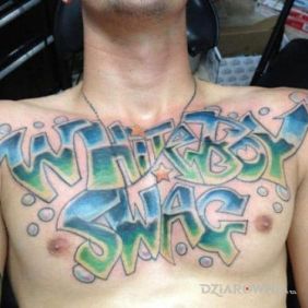 Tatuaż White Boy Swag na klatce motyw: napisy