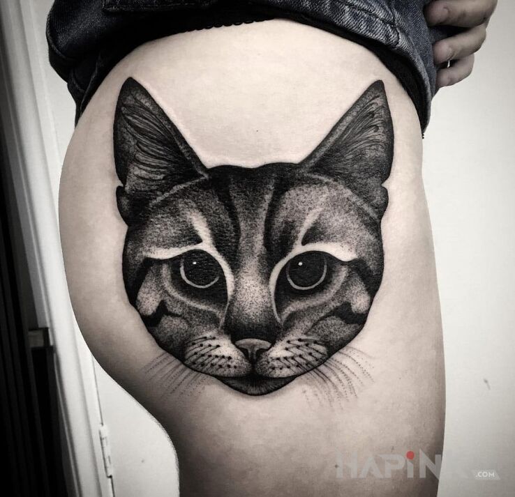 Tattoo Koteczek in animals motif on the leg