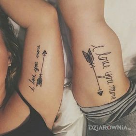 Tatuaż I love you more na ramieniu motyw: miłosne