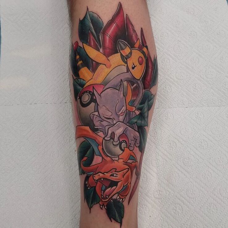Tatuaż pokemon w motywie pozostałe i stylu neotradycyjne na nodze