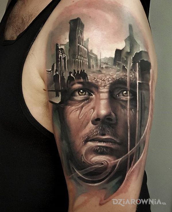 Tatuaż zbombardowane miasto w motywie 3D i stylu realistyczne na ramieniu