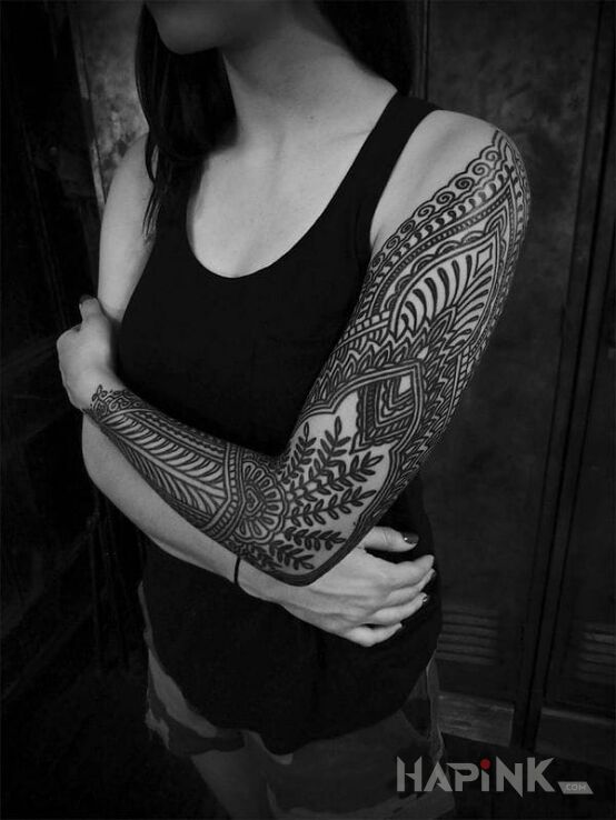 Tattoo Cos takiego in sleeves motif on the upper arm