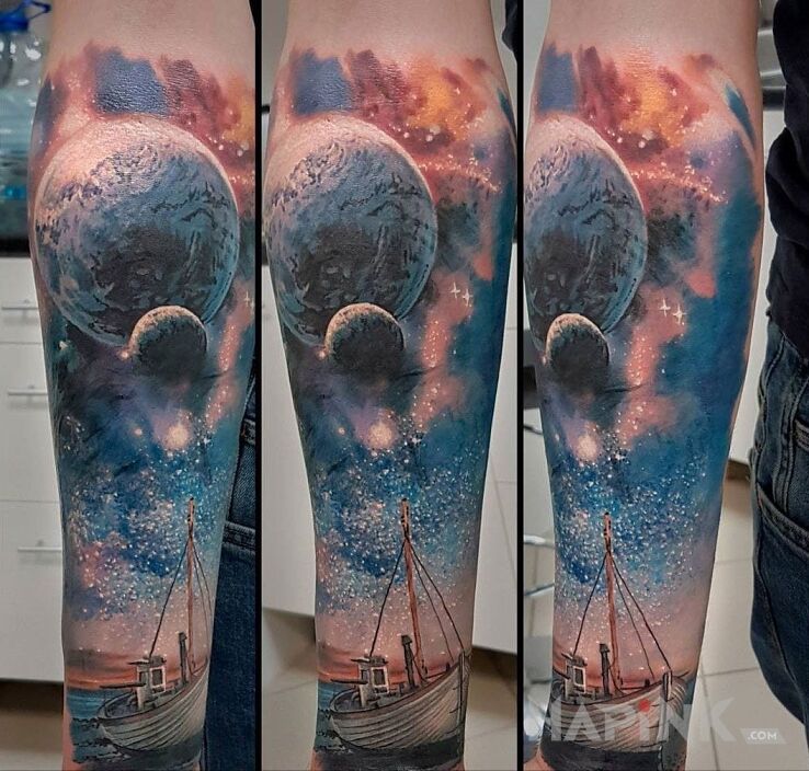 Tattoo Łódka i kosmos in 3D motif and realistic style on the forearm