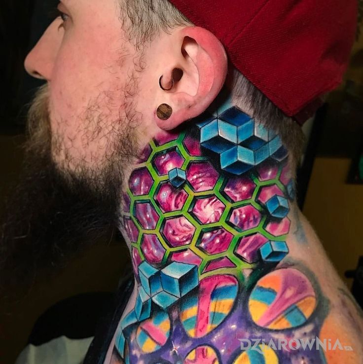 Tatuaż geometrycznie w motywie kolorowe i stylu geometryczne na szyi