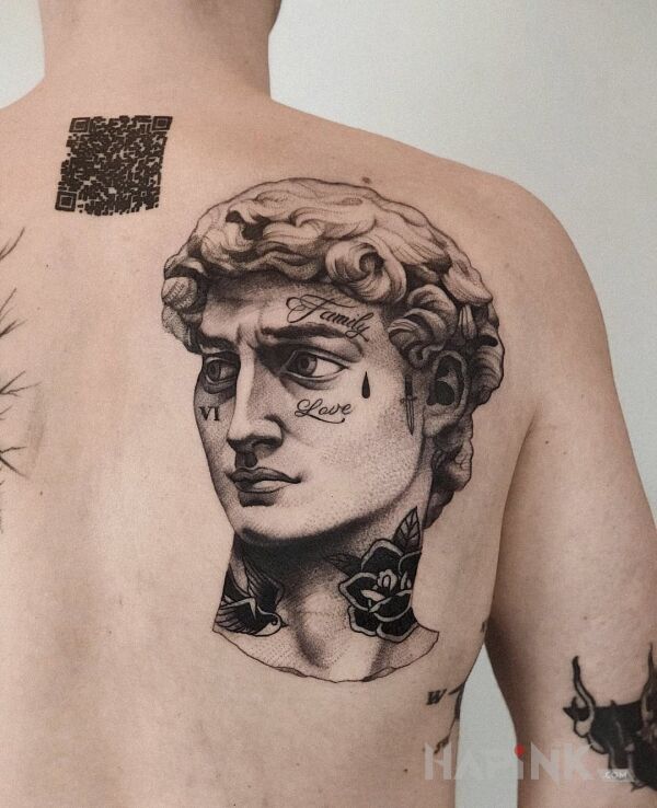 Tattoo DAWID in black and gray motif and dotwork style on the shoulder blades