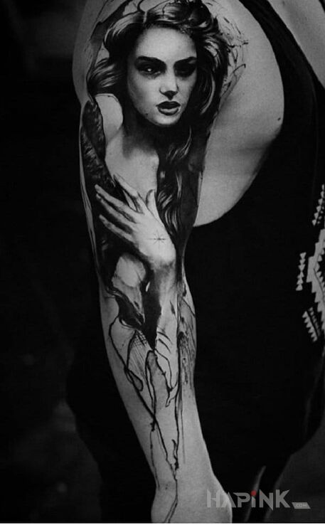 Tattoo Kobieta in characters motif and realistic style on the upper arm