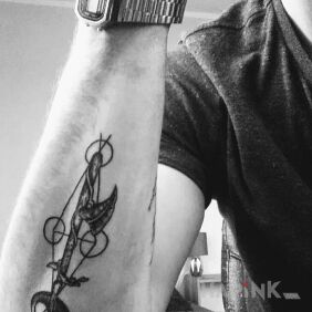 Tattoo Geometric key on the forearm motif: objects style: geometric