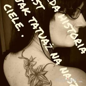 Tattoo Flowers on the back on the shoulder blades motif: flowers