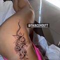 Wycena tatuażu - Tatuaż węża na biodrze