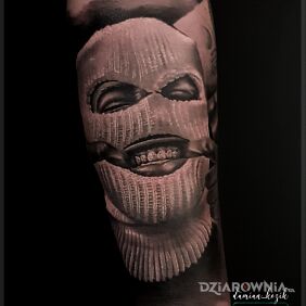 Tatuaż Komniara na przedramieniu motyw: 3D styl: realistyczne