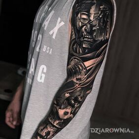 Tatuaż Droga samuraja na ramieniu motyw: czarno-szare styl: realistyczne