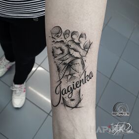 Tattoo Footprint with a name On the arm motif: black and gray style: calligraphy