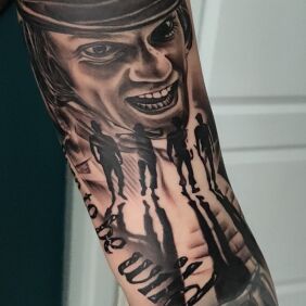 Tattoo The orange clockwork On the arm motif: black and gray style: realistic