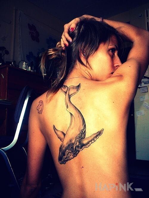 Tattoo Wieloryb in animals motif and realistic style on the back