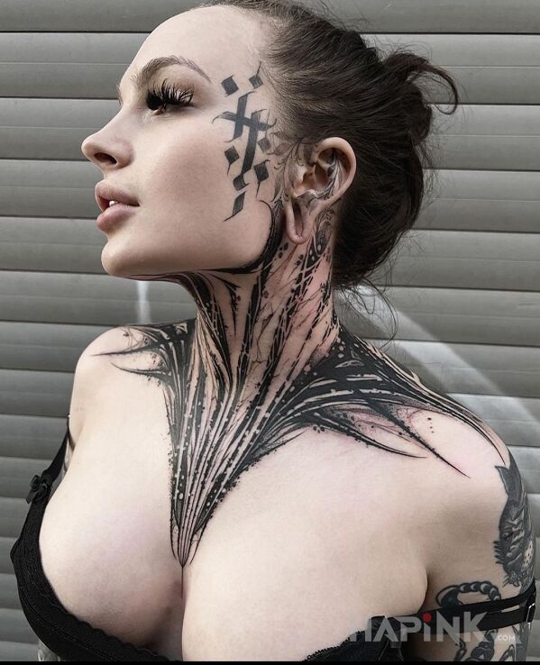 Tattoo Dopasowane do szyi in black and gray motif and blackwork / blackout style on the face