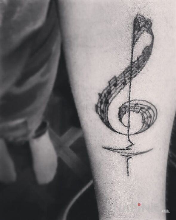 Tattoo Klucz wiolinowy z pięciolinią i nutami in other motif on the forearm