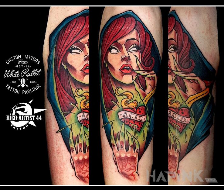 Tattoo Matka Acid in faces motif on the upper arm