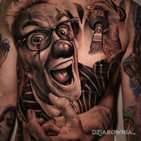 Tatuaż Klaun tatuator na obojczyku motyw: 3D styl: realistyczne