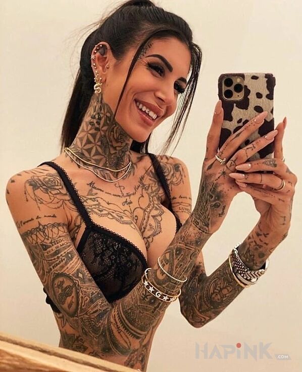 Tattoo Piekna, usmiechnieta i wydziarana in ornaments motif and graphic / illustrative style on the neck