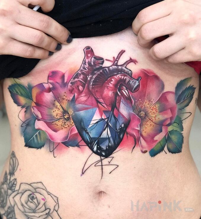 Tattoo Serce z kryształu in flowers motif on the stomach