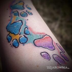 Tatuaż Łapki na przedramieniu motyw: pozostałe styl: watercolor