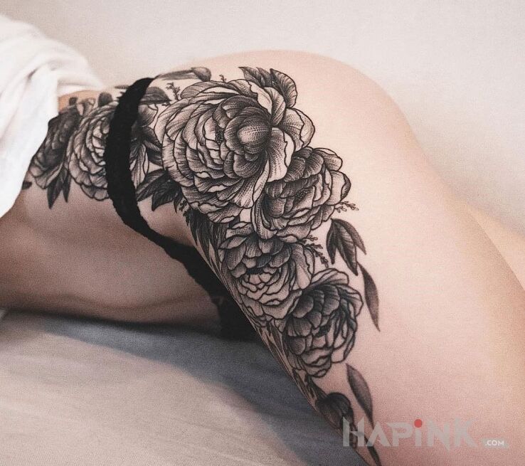 Tattoo Kwiatuszki in flowers motif on the ribs