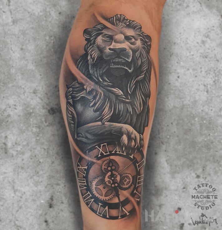 Tattoo Lew z zegarem in objects motif and realistic style on the leg