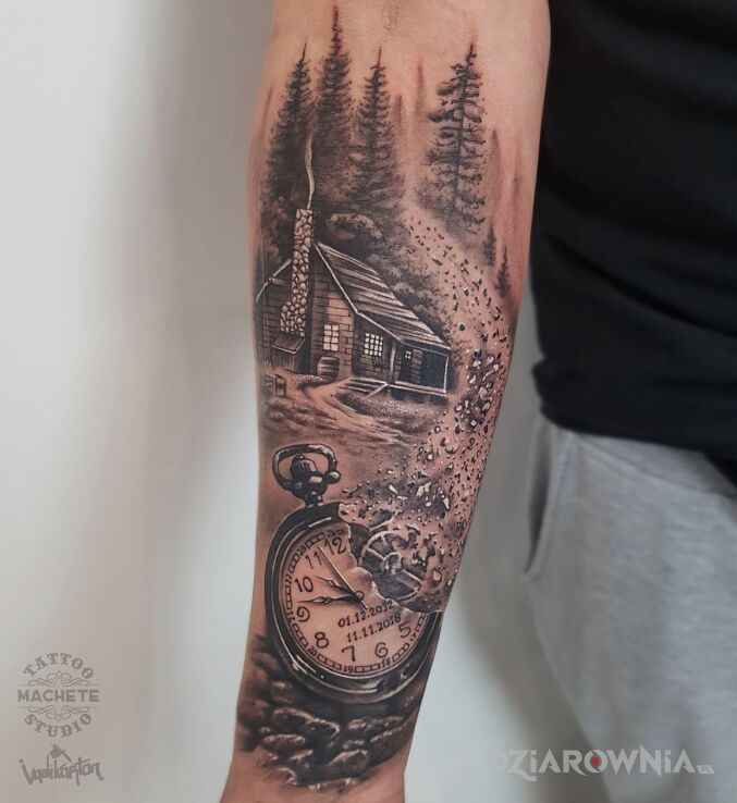 Tatuaż domek w lesie w motywie czarno-szare i stylu realistyczne na ręce