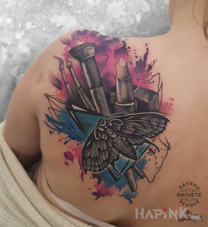 Tattoo Motyl z pędzlami do makijażu i szminką in butterflies motif and Watercolor style on the back