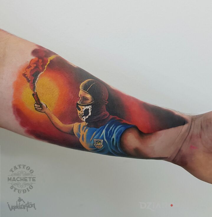 Tatuaż arka gdynia w motywie kolorowe i stylu realistyczne na ręce