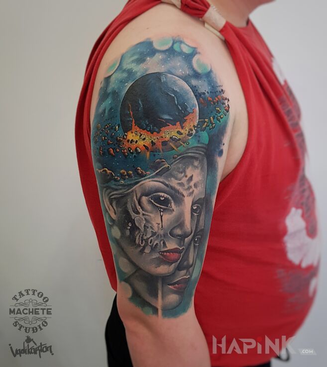 Tattoo Dziewczyna o podwójnej twarzy in cosmos motif and realistic style on the upper arm