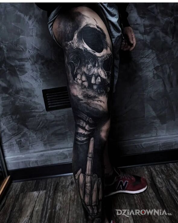 Tatuaż fuckers od kościotrupa w motywie mroczne i stylu realistyczne na udzie