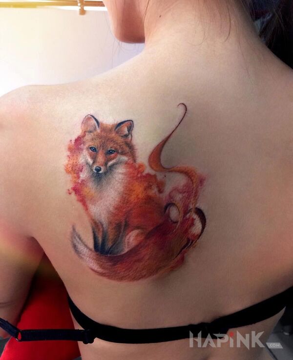 Tattoo Lisek in animals motif and realistic style on the shoulder blades