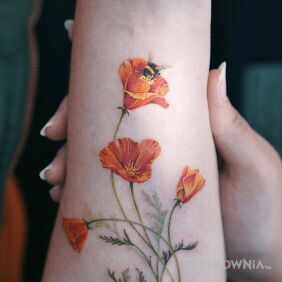 Tatuaż Pszczółka na przedramieniu motyw: owady styl: realistyczne