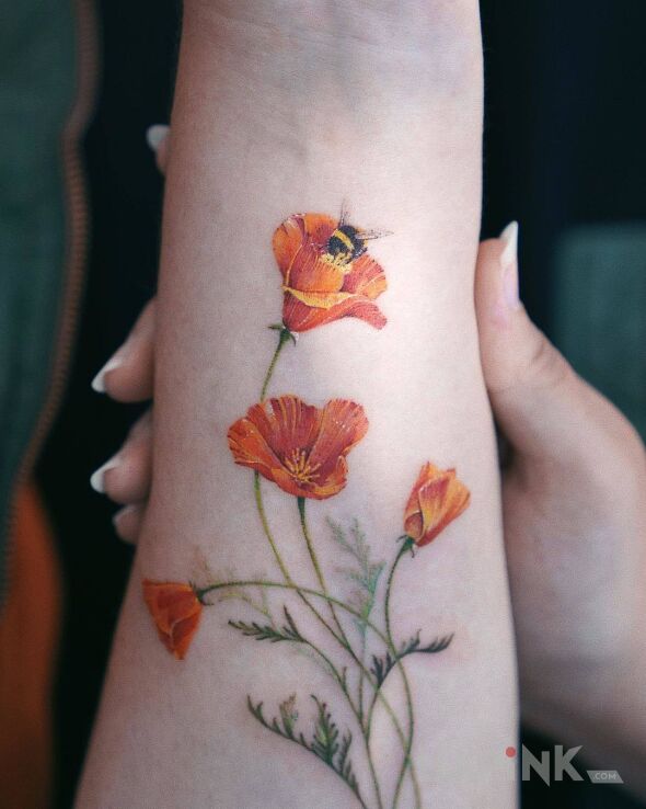 Tattoo Pszczółka in colorful motif and realistic style On the arm