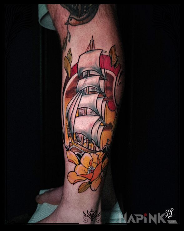 Tattoo Żaglowiec in flowers motif and neo-traditional style on the calf