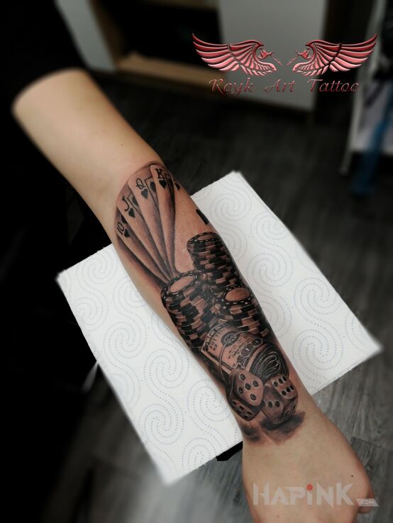 Tattoo Gry kasynowe in objects motif and realistic style on the forearm