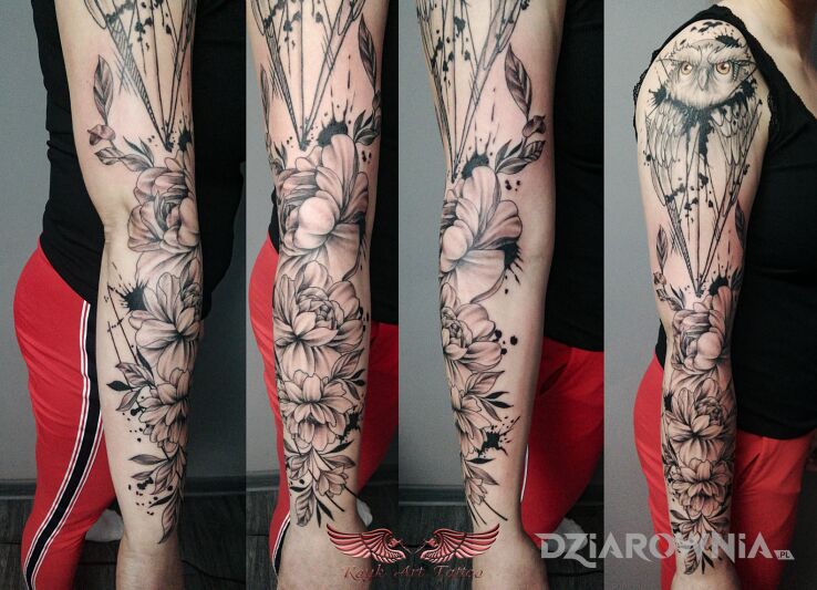 Tatuaż kwiaty w motywie florystyczne i stylu kontury / linework na ramieniu