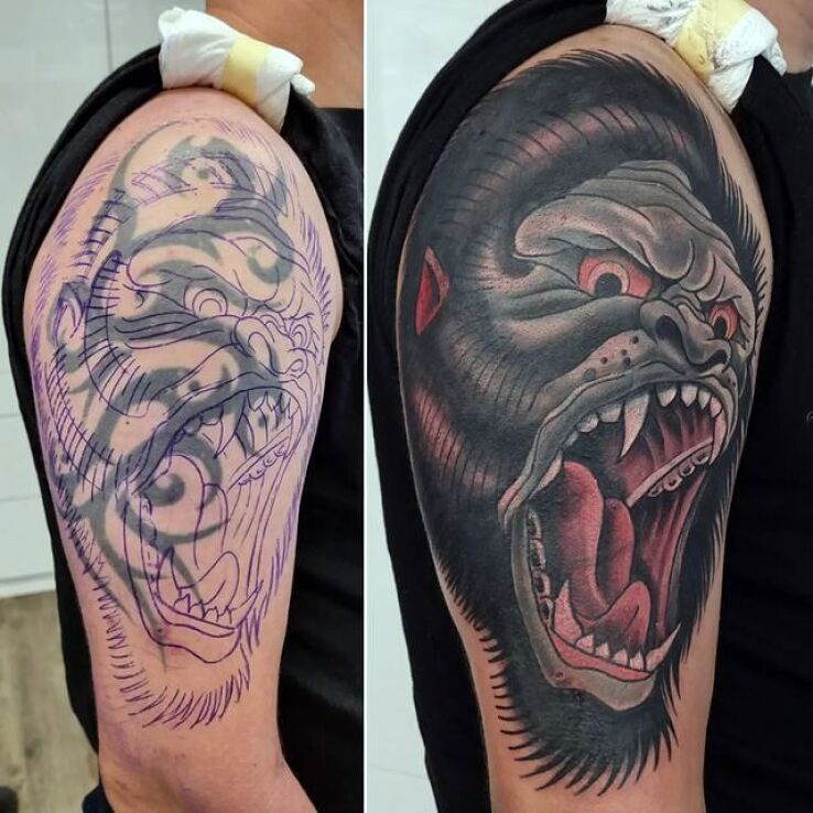 Tatuaż goryl cover up w motywie zwierzęta i stylu kontury / linework na ręce