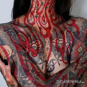 Tatuaż Czerwone płomienie wygrywają wszystko na obojczyku motyw: rękawy styl: dotwork