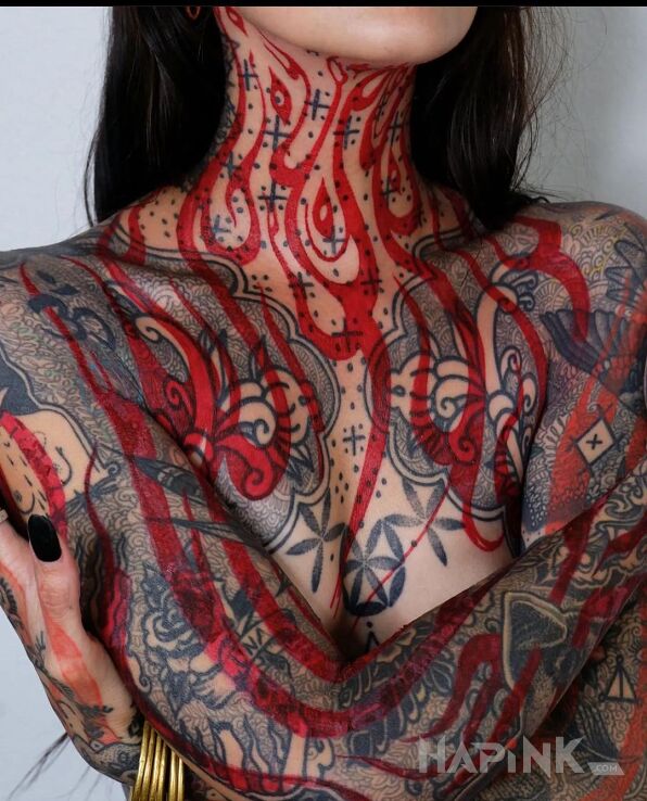 Tattoo Czerwone płomienie wygrywają wszystko in other motif and dotwork style on the collarbone