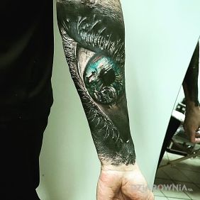 Tatuaż Smiercionosne oko na przedramieniu motyw: 3D styl: realistyczne