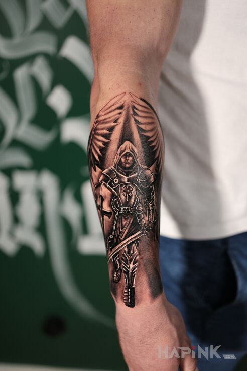 Tattoo Realistyczny Anioł in characters motif and realistic style on the forearm