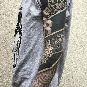 Tattoo Patterned sleeve on the upper arm motif: sleeves style: dotwork